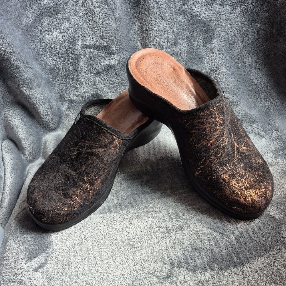 Fly Flot Size 40 Black and Gold Mule - Picture 1 of 7